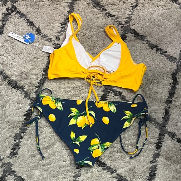 Cupshe Yellow and Navy Bikini Set - Picture 6 of 11